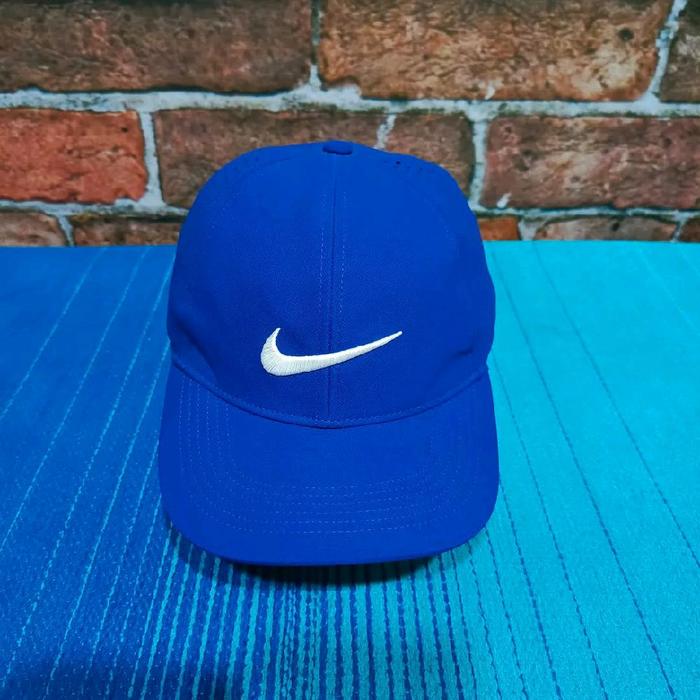 Nike Topi Baseball Kondisi Mulus dengan Visor dan Strap Aman Size Free