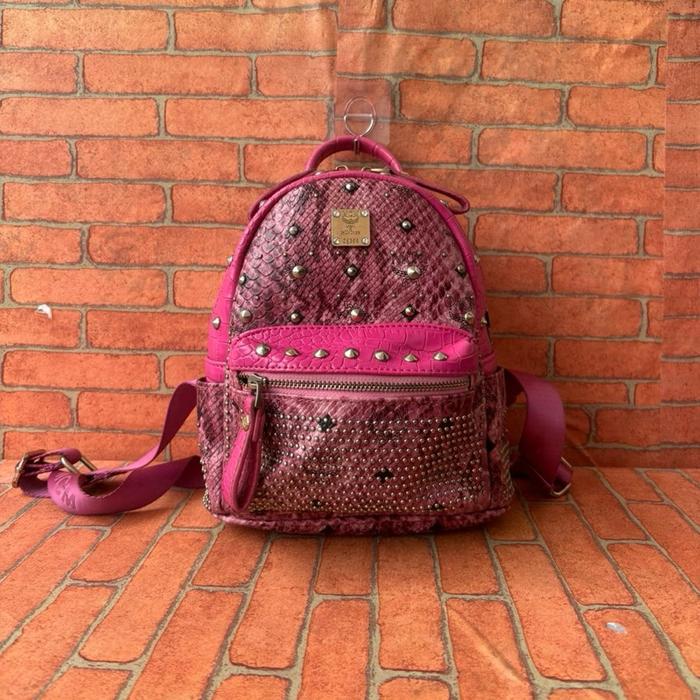 Tas Ransel Mcm Munchen Wanita Merah Muda dengan Desain Elegan dan Detail Hiasan Second Branded