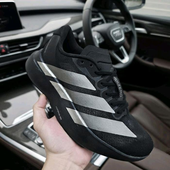 Adidas Adizero Running Shoes Hitam dengan Desain Elegan dan Nyaman untuk Aktivitas Olahraga Badminto