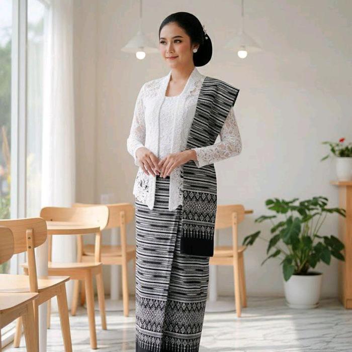 madam rose rok &selendang