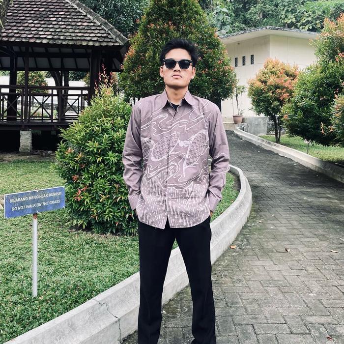 KEMEJA BATIK SLIMFIT MOTIF DORAYAKI