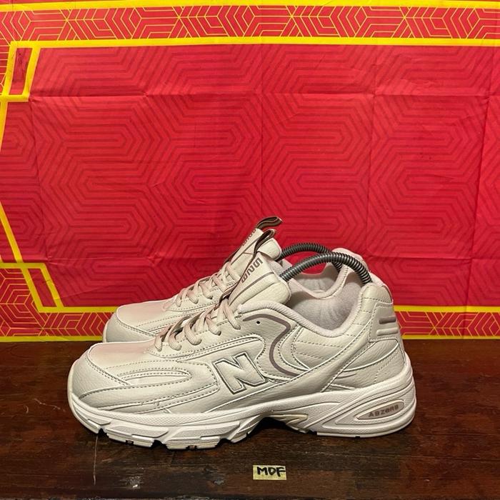 Sepatu second branded new balance 529 cream size 44