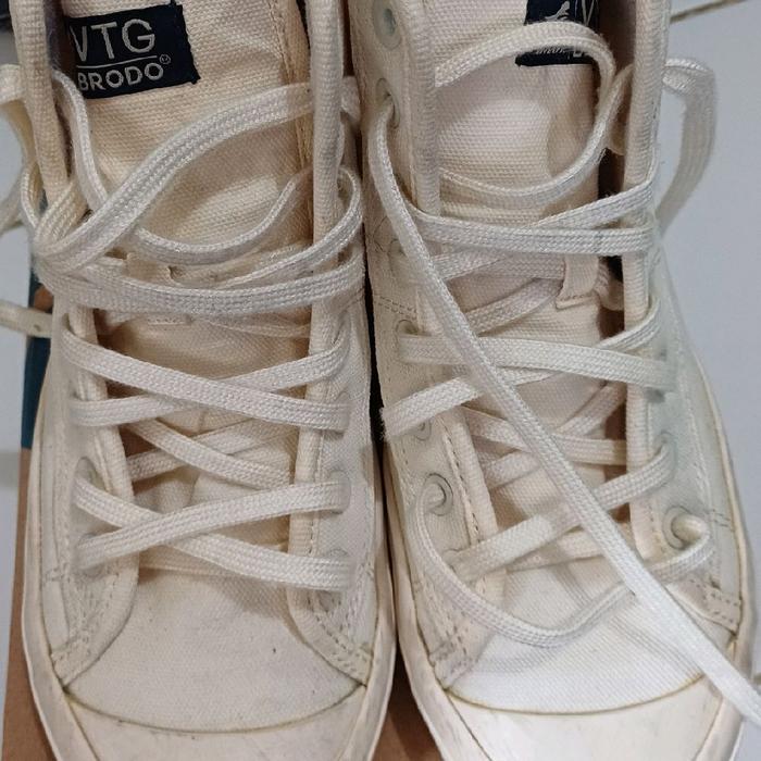 Brodo Sepatu Brodo VTG HIgh White - Sepatu Kasual Putih dengan Desain Klasik dan Nyaman