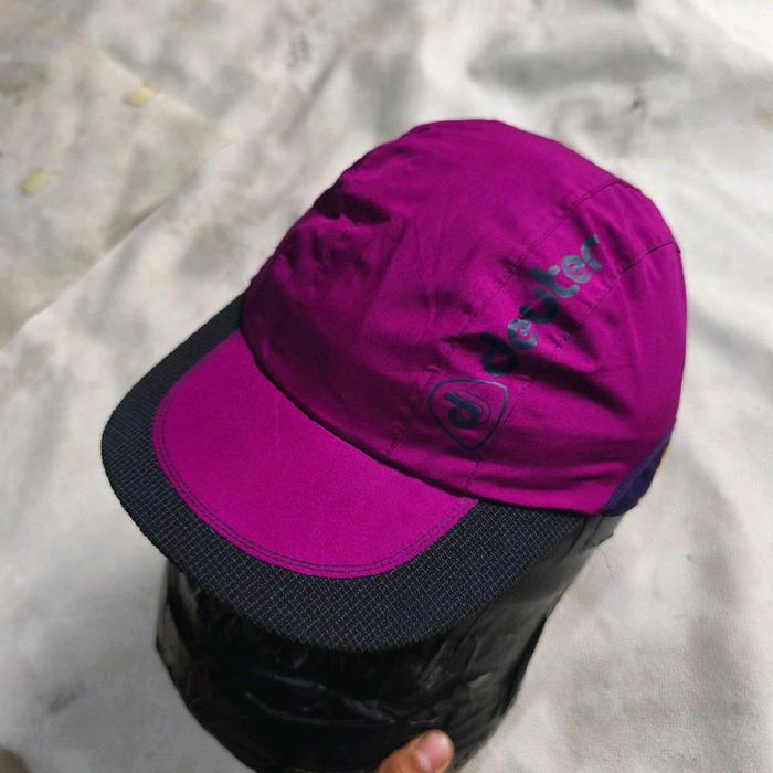 Topi wanita outdoor hiking gunung deuter pink bekas