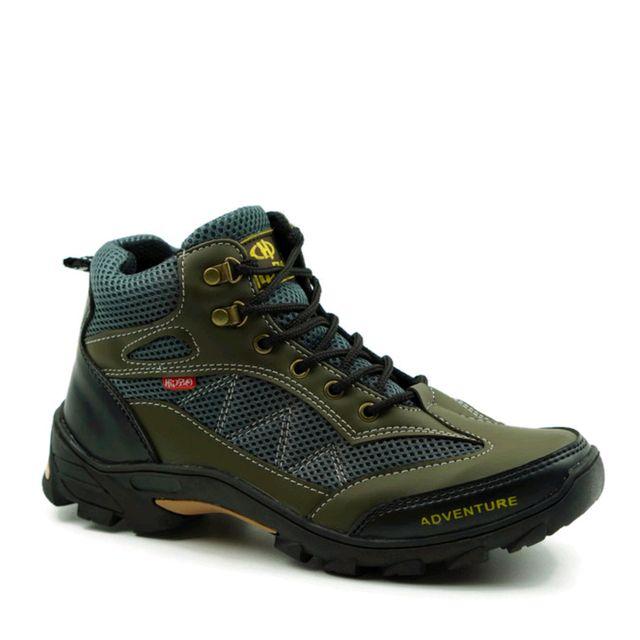 Sepatu Gunung Hipzo Anti Slip dan Nyaman digunakan.