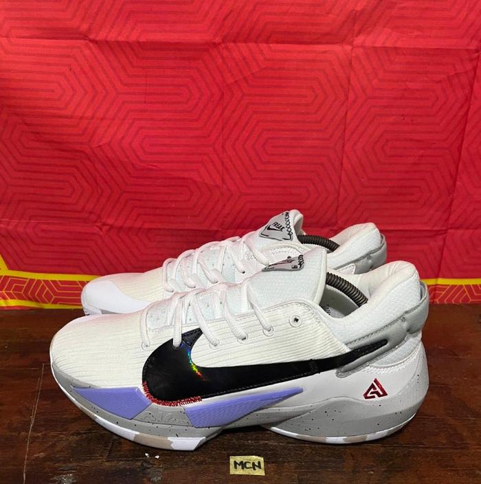 Sepatu basket second branded nike zoom freak 2 white cement size 44