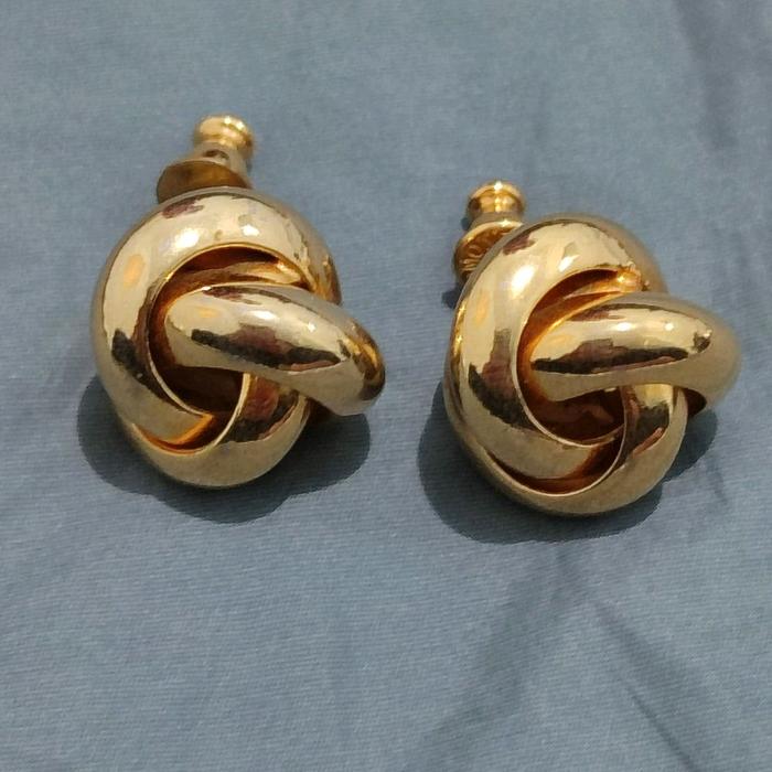 Vintage Anting Monet Goldtone Knot Earrings