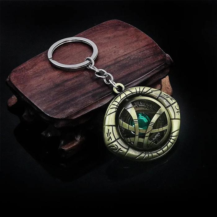 Kalung Titanium Pria Doctor Dr Strange Glow Dark Kalung Eye Agamotto Cosplay Avengers / Keychain Gan