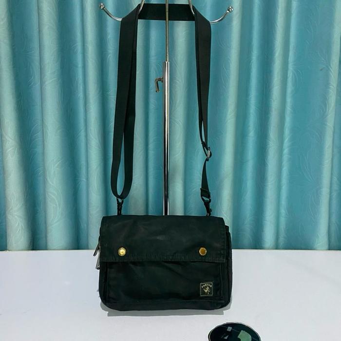 Porter Tas Sling Bag Internasional dengan Desain Elegan dan Fungsional untuk Penggunaan Sehari-hari