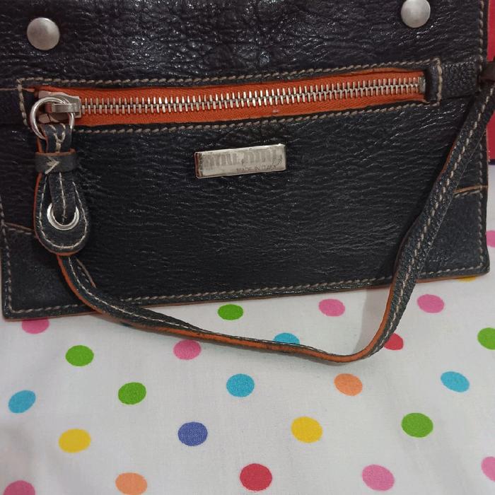Dompet Miu Miu Preloved Original dengan Ritsleting dan Tali Tangan - Fashion