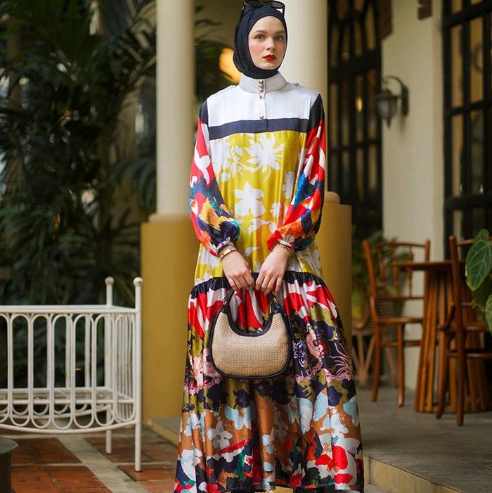 VZ Opulence Maxi Dress Dandelion - Gaun Panjang Premium Silk Embossed dengan Detail Ukuran dan Warna