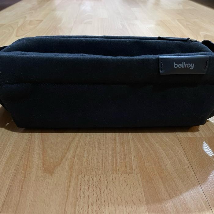 Bellroy Tas Selempang Mini / sling bag Melbourne Hitam Original- Desain Praktis & Stylish untuk Kegu