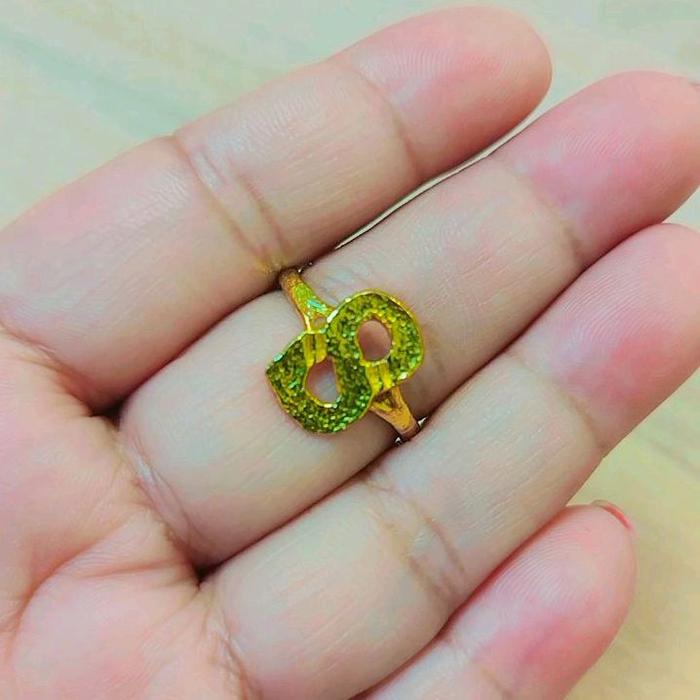 cincin huruf abjad b sudah dilapisi emas 24 karat sudah dilapisi kristal