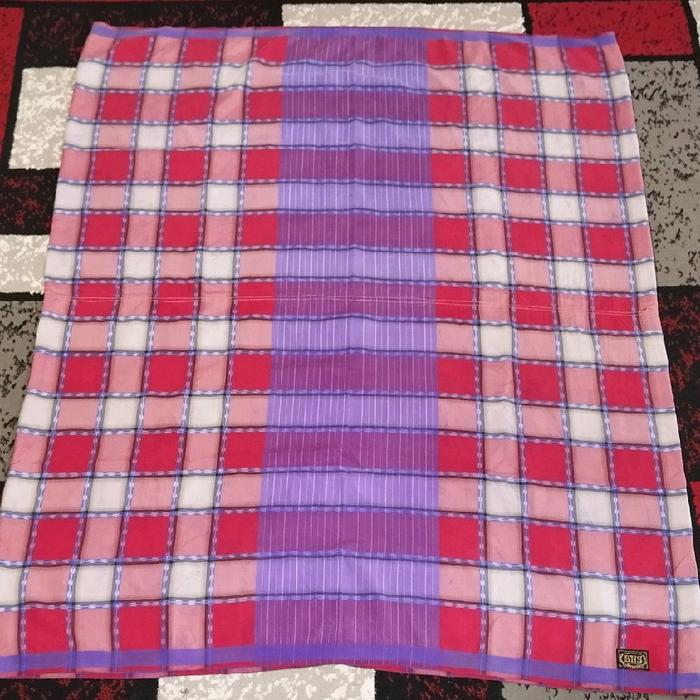 Bhs Kbs Merah Motif Kotak-kotak Warna Merah Ungu Lembut dan Nyaman untuk Penggunaan Sehari-hari