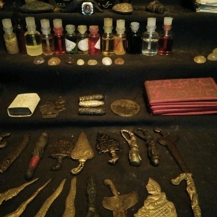Koleksi Unik: Botol Minyak & Perhiasan Antik untuk Dekorasi Rumah & Koleksi