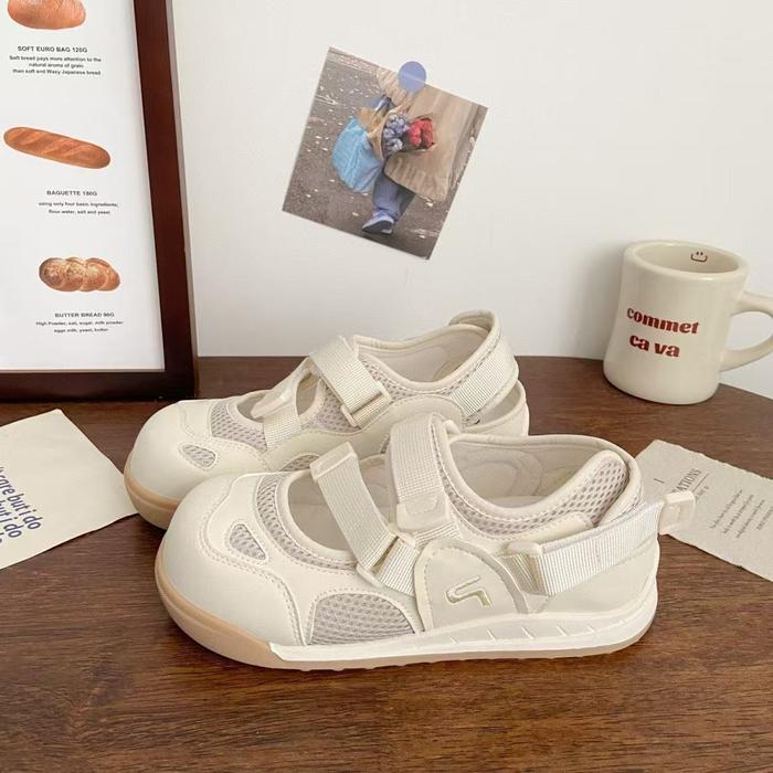 Sepatu Sneakers Putih Wanita 2026 – Model Mary Jane Ugly Cute dengan Velcro, Desain Berlubang Breath