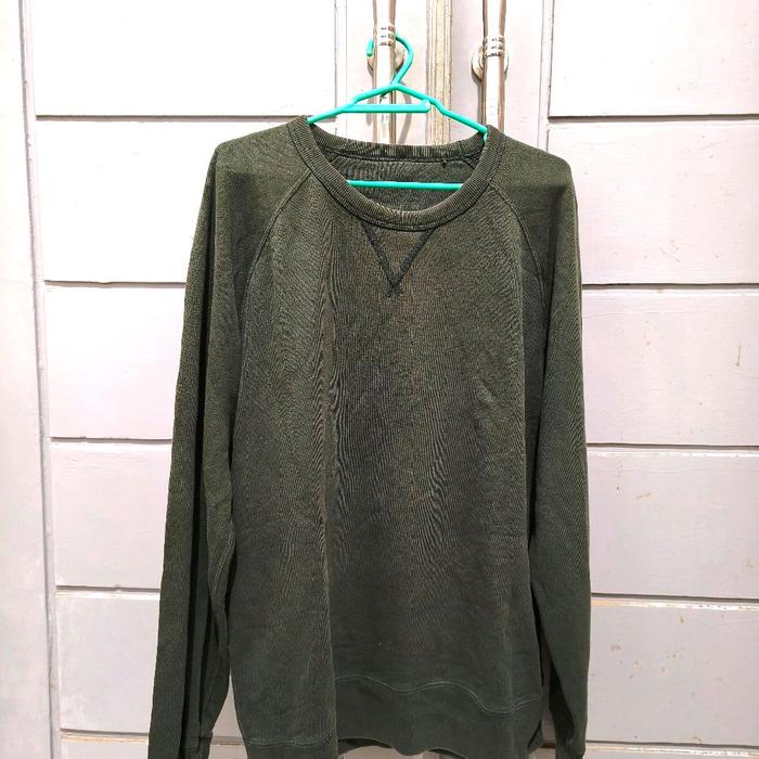 crewneck uniqlo warna hijau