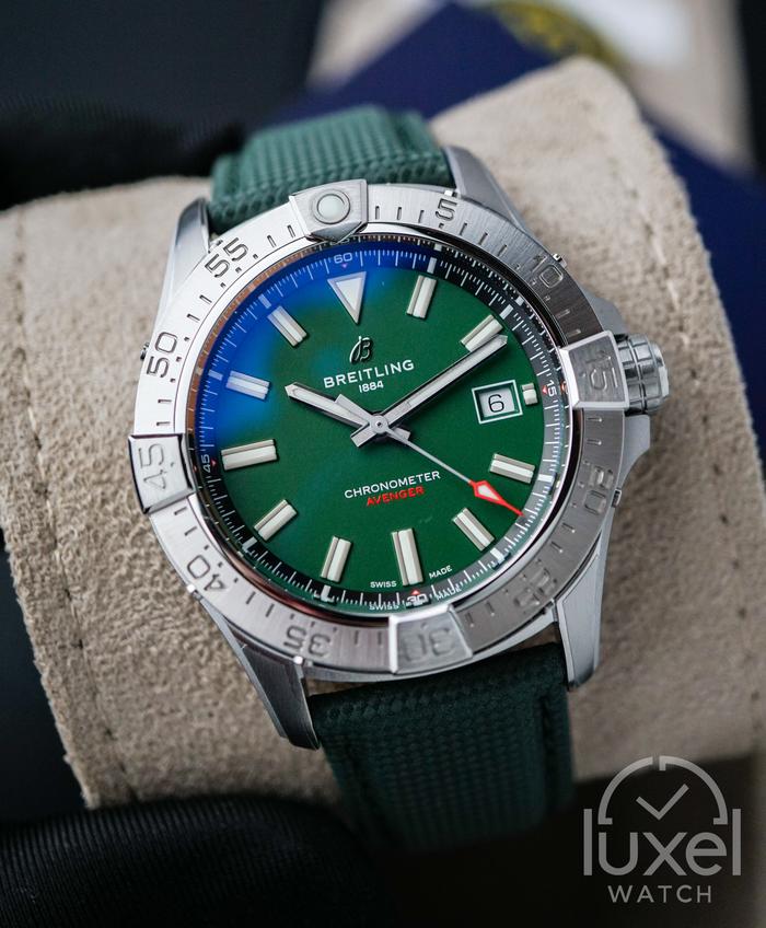 Jam Tangan Pria Original Breitling Avenger Green Dial Leather Strap 42mm BNIB (2025) Original Watch