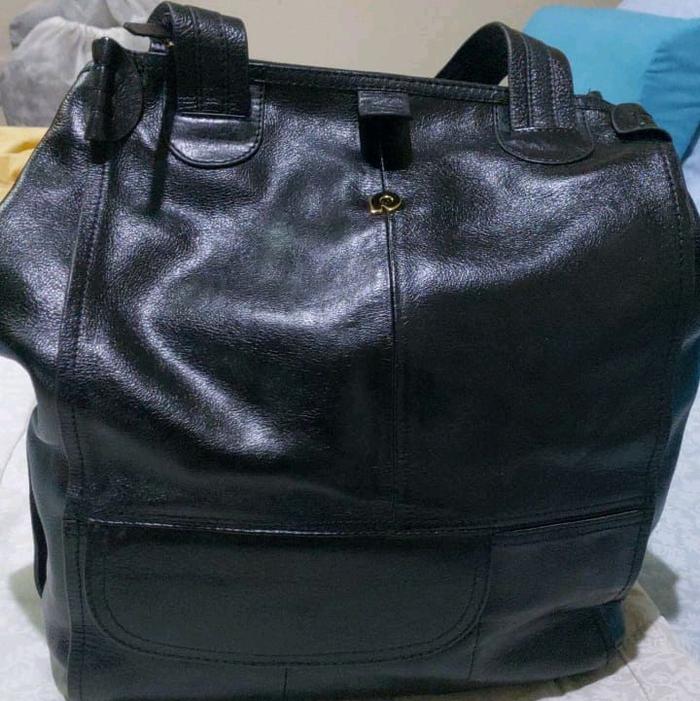 Preloved Leather Bag Papillon - Tas Kulit Wanita Hitam Elegan dan Tahan Lama