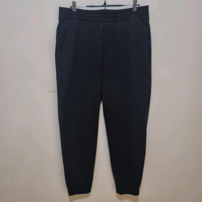 C419 Celana Jogger Uniqlo Airism Hitam size L Second