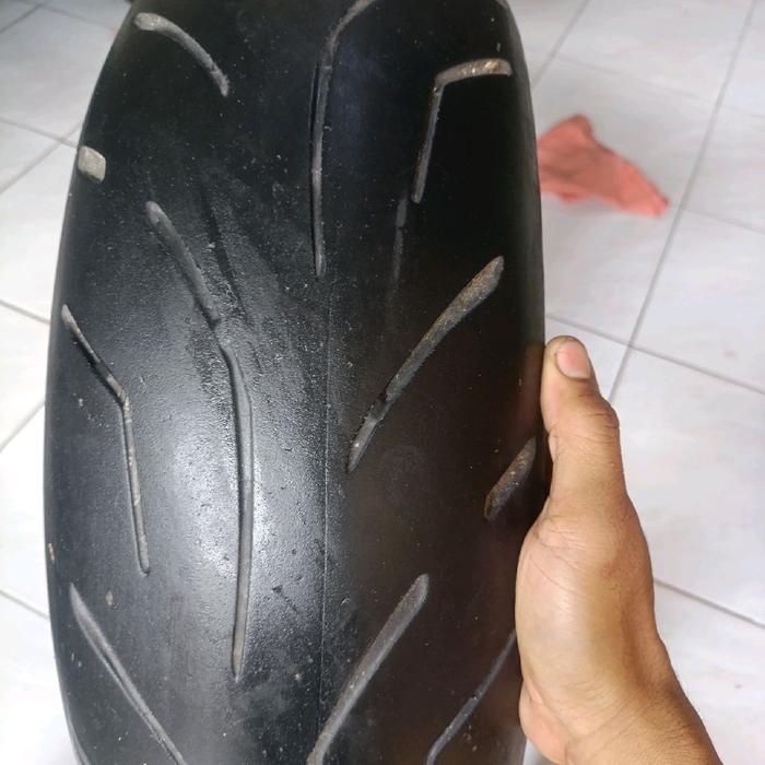 Battlax Ban Battlax S20 Bridgestone Ukuran 120/50-17 Kondisi 40% Tanpa Tambalan Siap Dipesan Langsun