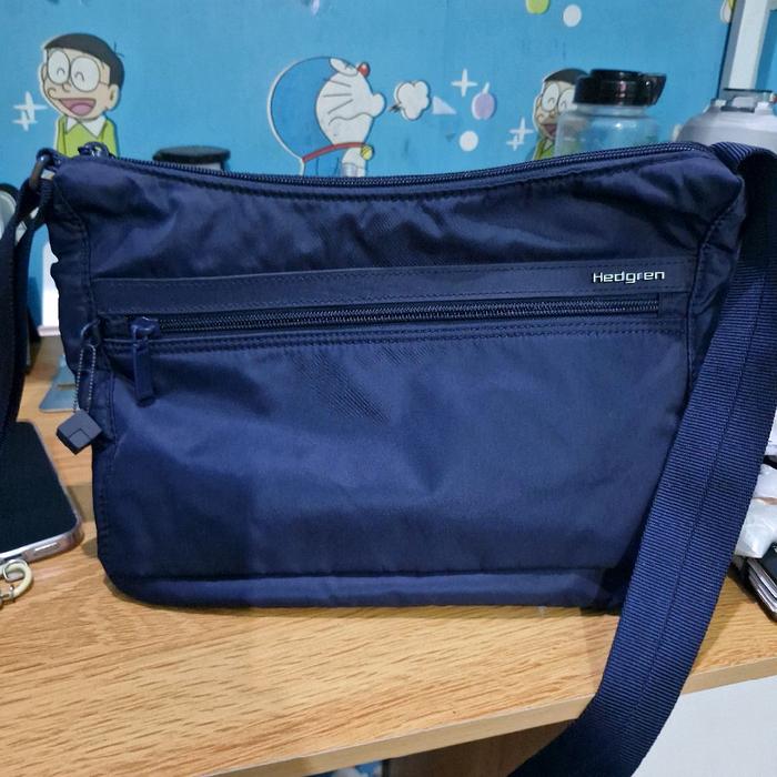 Tas Sling Bag Hedgren Original warna biru navy Preloved