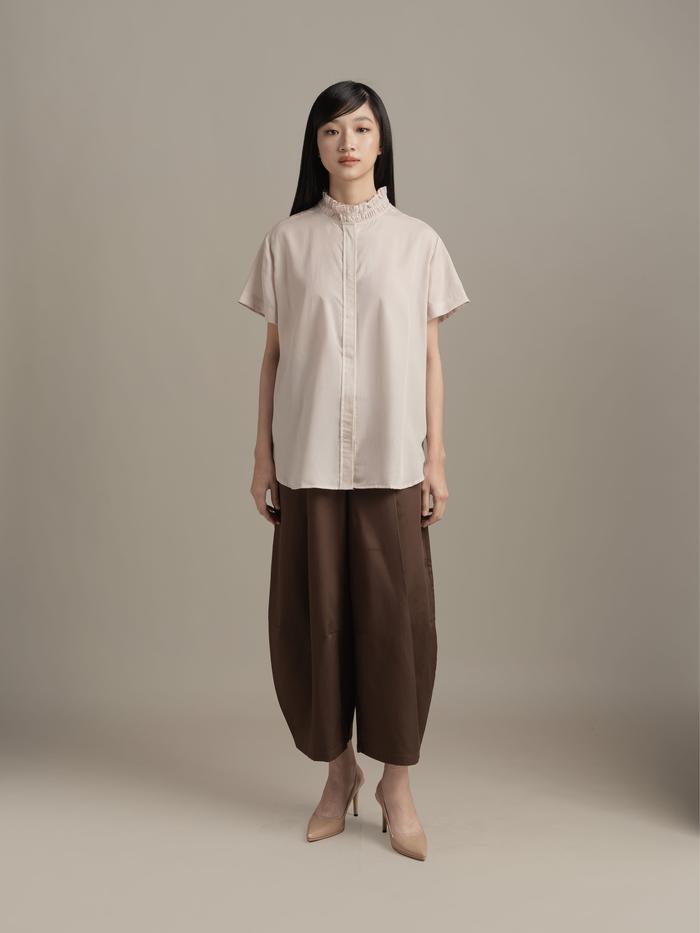 NOVERE - BL Ruffle Shirt in Cream
