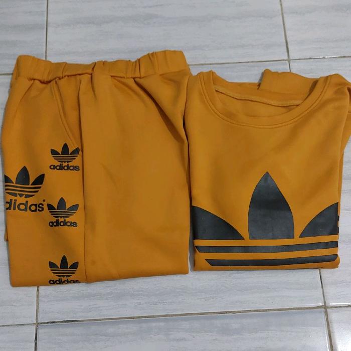 Setelan Jaket dan Celana Olahraga Wanita Warna Orange With Logo Adidas