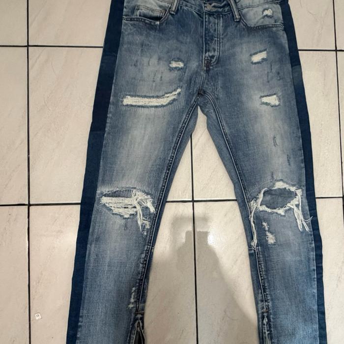 mnml  ripped jeans