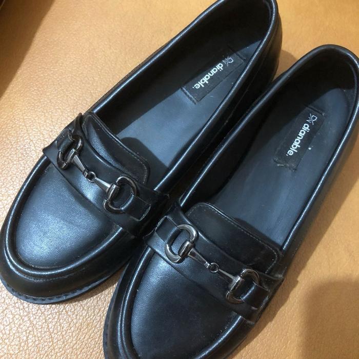 Sepatu dianable warna hitam