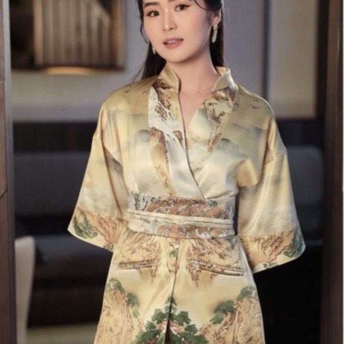 (Hb 1.2jt) Surin Kimono Outer Chowa Essential Outer in Gold CNY / Preloved Like New Satin Silk Royal