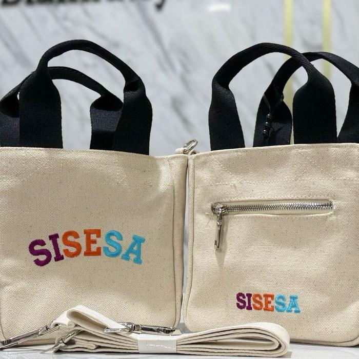 Si.Se.Sa SPORTY SLINGBAG CREAM Tas Selempang Wanita dengan Desain Sporty dan Fungsi Praktis