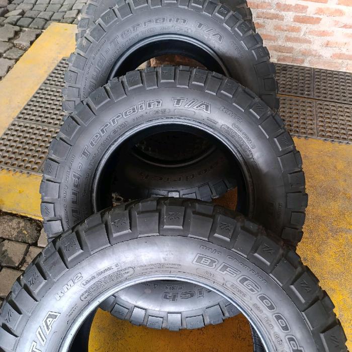 Fs : Ban Merk BF Goodrich MT ,KM2,255/75-17 ( USA )