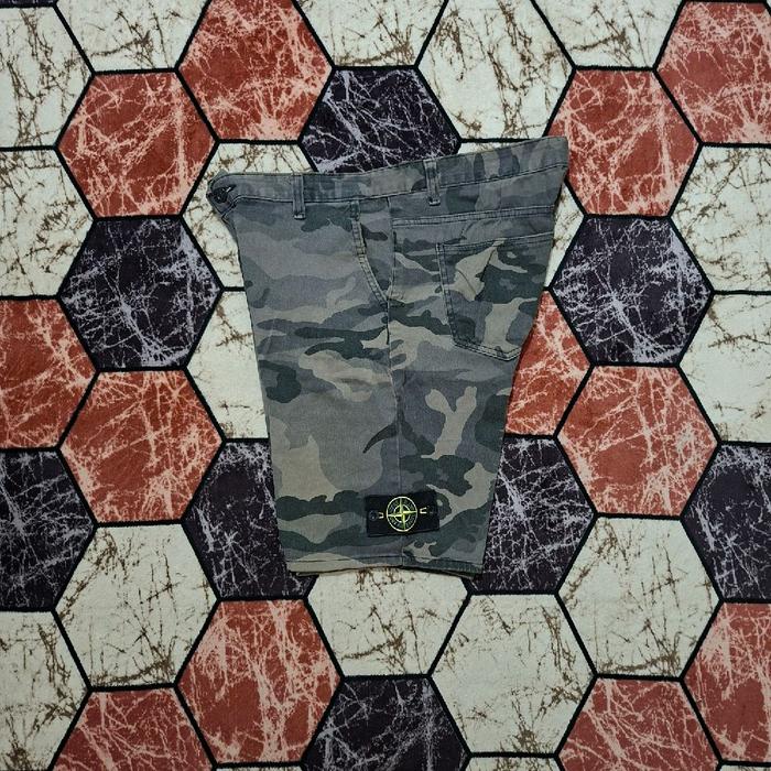 Celana Pendek Stone Island