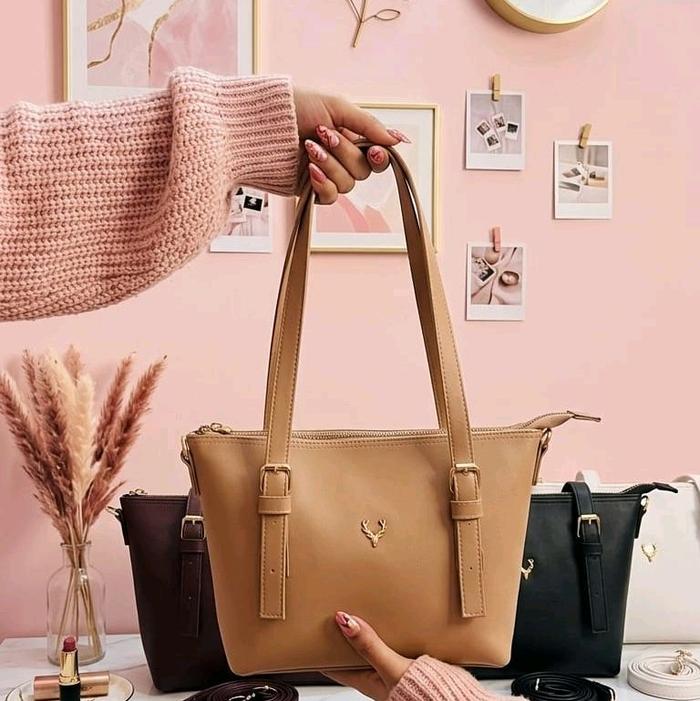Tas Tottbagg Devisa - Tas Tangan Elegan dengan Desain Minimalis Warna Netral dan Logo Rusa