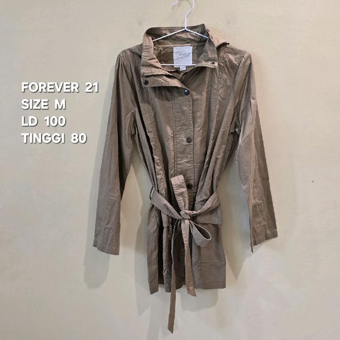 z204. (Preloved Like New) FOREVER 21 ESSENTIALS Baju Atasan Blouse Wanita Authentic OUTERWEAR HOODIE