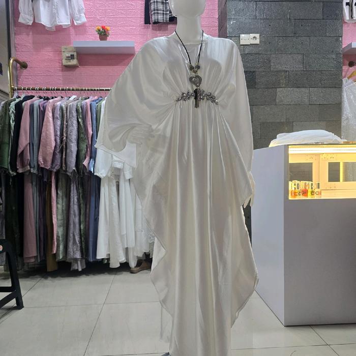 Kaftan putih satin borci pinggang besar
