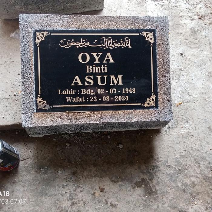 batu nisan kepalaan atau batu nisan kuburan