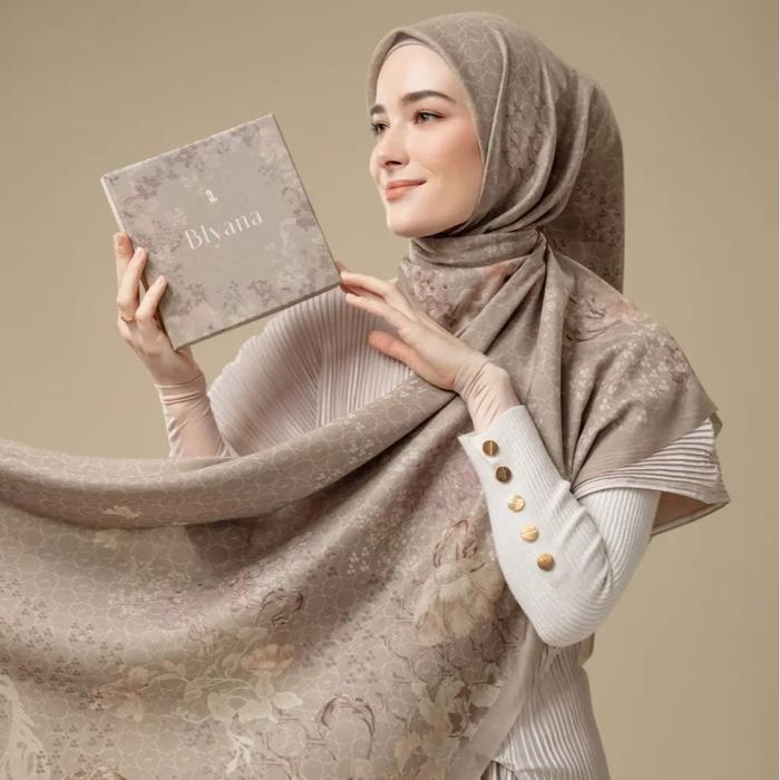 HEYLOCAL BLYANA SCARF | Hijab Segi Empat Printed Vinest Voal