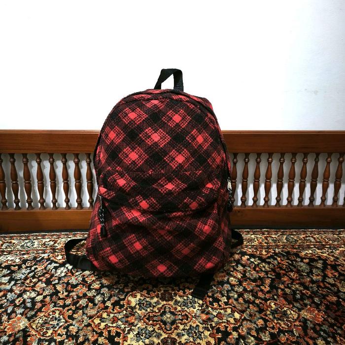 tas ransel uniqlo motif tartan