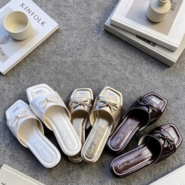 Sandal Teplek Wanita Kekinian Viral Queen Zee / Sendal Flat Wanita Elegan Desain Mewah