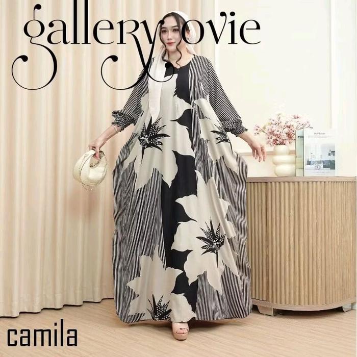 Camila Kaftan Lowo dengan Desain Bunga Hitam Putih dan Lengan Panjang untuk Tampilan Elegan