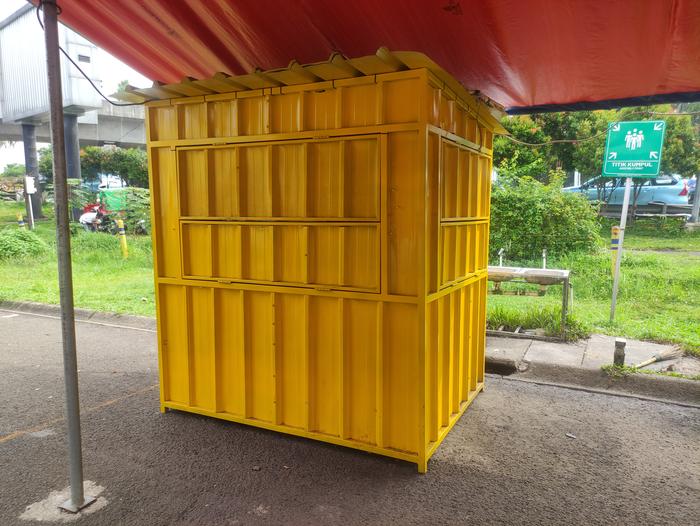 Booth Kontainer Ukuran 2 x 1,5 Meter Bahan Hollow Galvanis Tebal 1.6mm Siap Pakai dengan Instalasi K