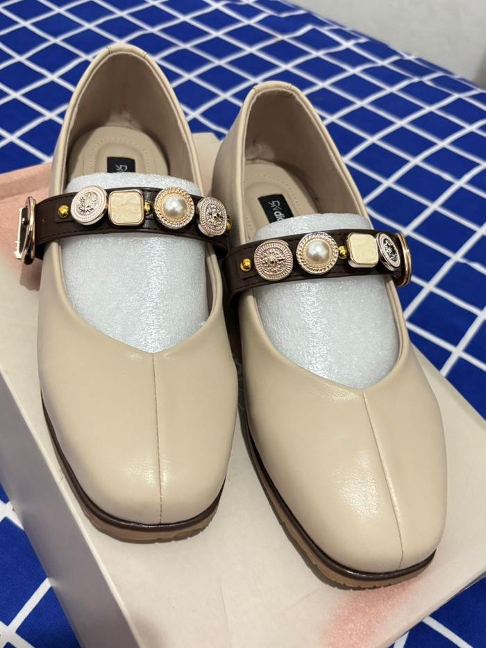 Sepatu Wanita Ukuran 37 [PRELOVED] Nora Flat Shoes Dianable