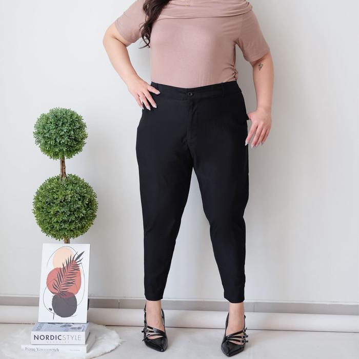 “Celana Kantor Plus Size Katun Jegging – Fit Sempurna & Trendi untuk Wanita Gemuk”