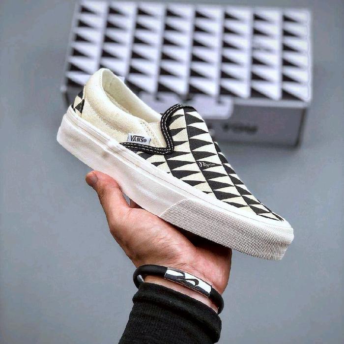 Pilgrim Surf Supply X Vans Classic Slip On Off White Black