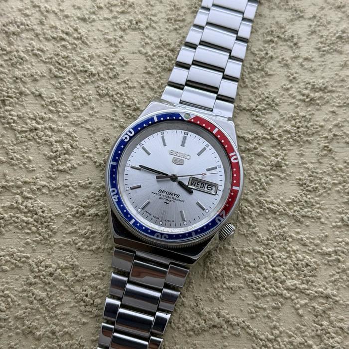 Seiko Arloji Jam Tangan Seiko 5 Sport Pepsi Vtg Second Preloved dengan Tali Stainless Steel dan Dial