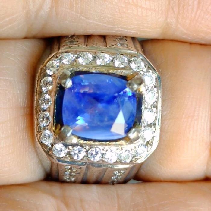 Similar To Royal Blue Sapphire Srilanka 2.75 Ct Sertipikat H-a