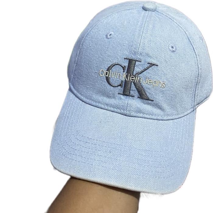 Calvin Klein Jeans Topi Baseball Biru Muda dengan Logo CK Embroidery untuk Pria dan Wanita