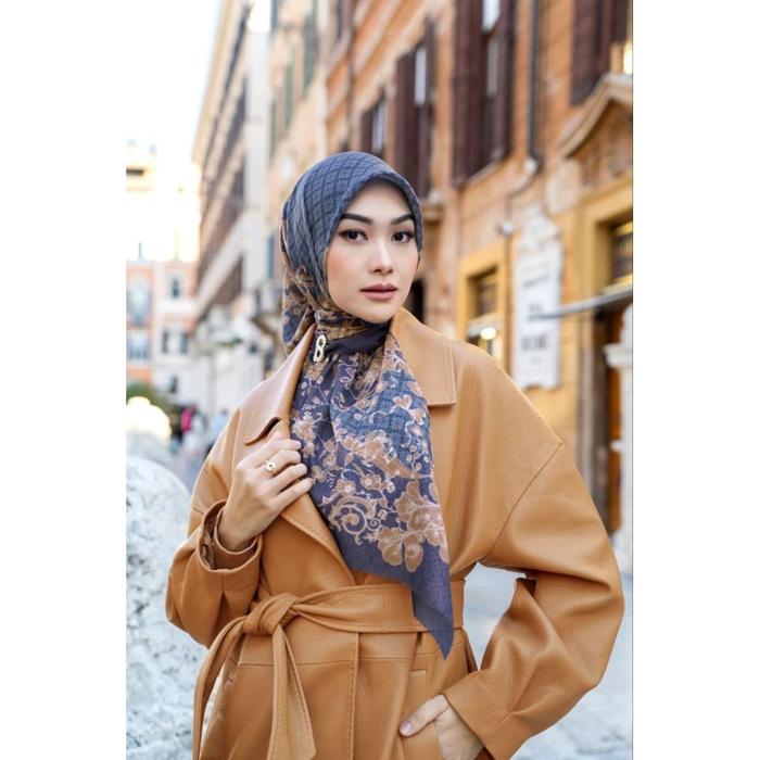 Hijab Segi Empat Motif BS Nada 3 Square Series Mirror Lasercut Titik Tiga Pin Logo B Jilbab Voal Pre